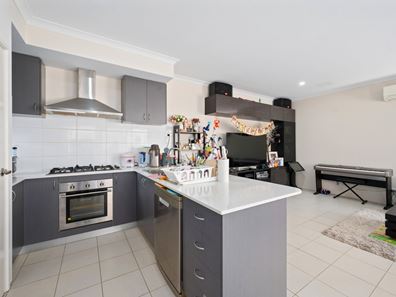 4 Glendalough Loop, Canning Vale WA 6155