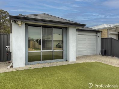 8 Willerin Mews, Maida Vale WA 6057