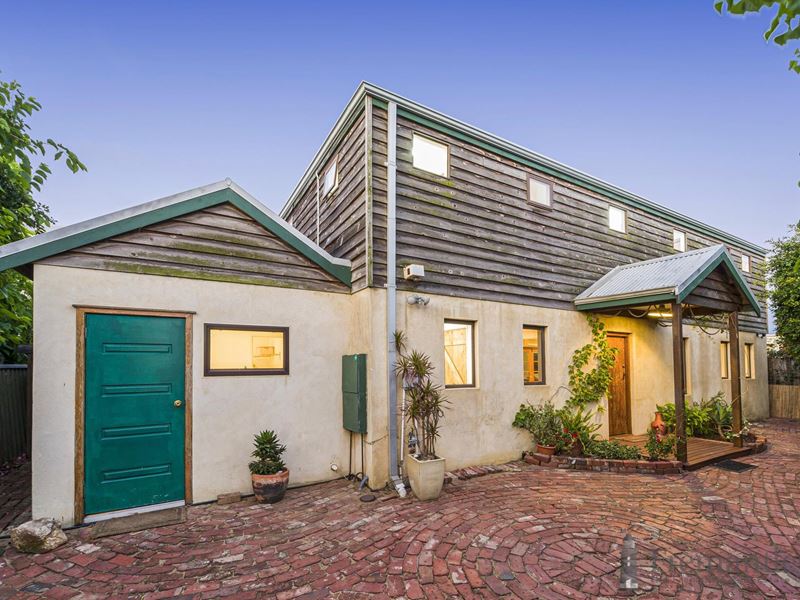 2A Rennie Cres Nth, Hilton WA 6163