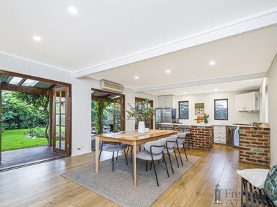 2A Rennie Cres Nth, Hilton WA 6163