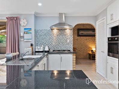 39 Christowe Drive, Swan View WA 6056