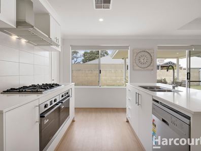 11 Honeydew Trail, Wannanup WA 6210