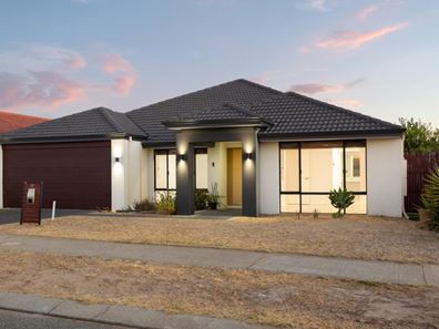 35 Lucky Bay Road, Secret Harbour WA 6173