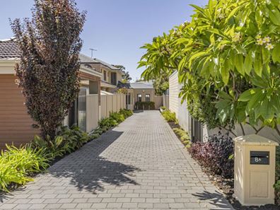8A Burroughs Road, Karrinyup WA 6018