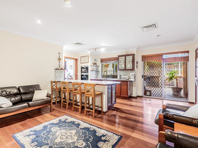 11 Bromfield Drive, Kelmscott WA 6111