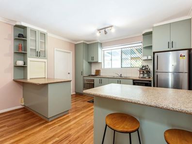 25 Felstead Crescent, Hamersley WA 6022