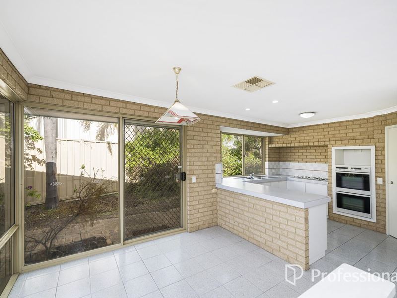 17 Lorikeet Heights, Ballajura