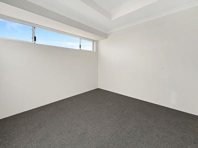 8 Wellington Avenue, Lakelands WA 6180