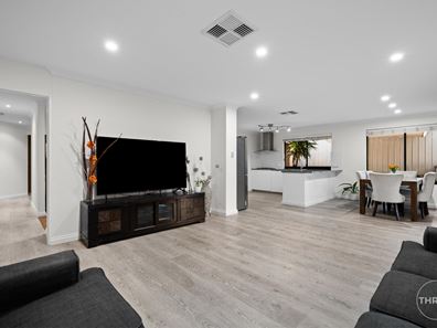 12 The Lakes Boulevard, Jandakot WA 6164