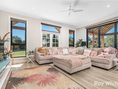 13 Roding Court, Deepdale WA 6532