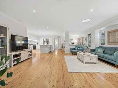 37 Miami Beach Promenade, Iluka WA 6028