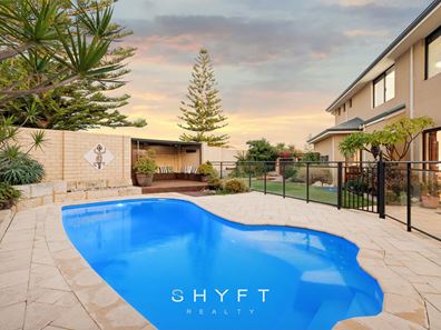 2 Mariners View, Mindarie WA 6030