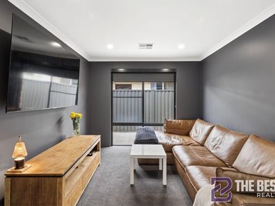 7 Marl Way, Piara Waters WA 6112