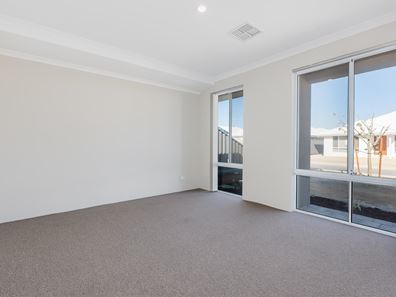 21 Brumlow Way, Lakelands WA 6180