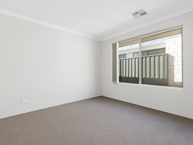 21 Brumlow Way, Lakelands WA 6180