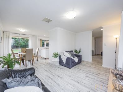 25 Chichester Drive, Woodvale WA 6026