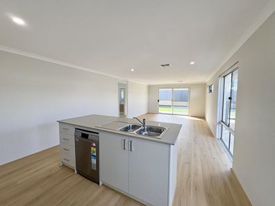 20 Camperdown Way, Lakelands WA 6180