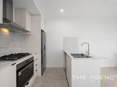 2 Hiba View, Treeby WA 6164