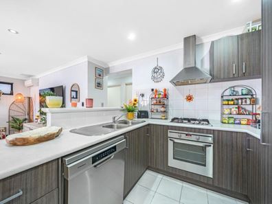 18/15 Crosthwait Circle, Tapping WA 6065