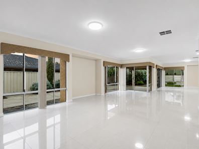 31 Draycott Loop, Canning Vale WA 6155