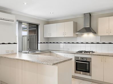 2/73 Station Street, Cannington WA 6107