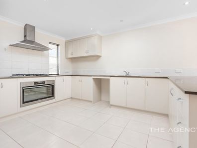 7 Edgewater Close, Glenfield WA 6532