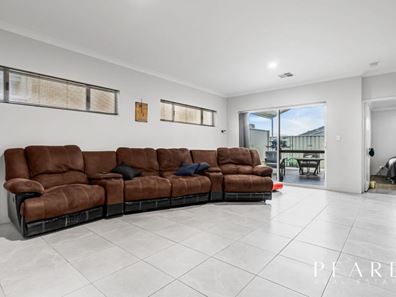 8 Woolibar Road, Golden Bay WA 6174