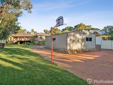 49 Warlingham Drive, Lesmurdie WA 6076