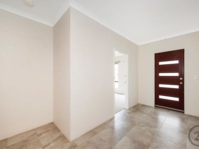 7 Medway Road, Lakelands WA 6180