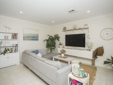 3/16 Calvert Way, Girrawheen WA 6064