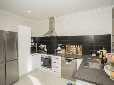 3/16 Calvert Way, Girrawheen WA 6064