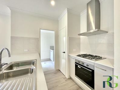 12A Thomas Street, Queens Park WA 6107