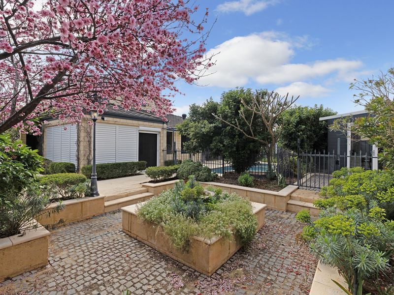 49 Lowan Loop, Karawara WA 6152