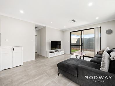 7 Langer Crescent, Champion Lakes WA 6111