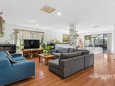 10 Teague Way, Lakelands WA 6180