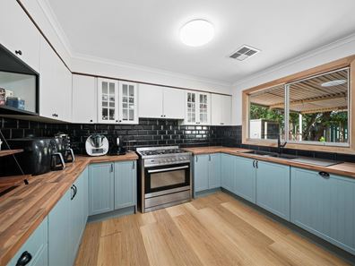 74 Park Road, Byford WA 6122