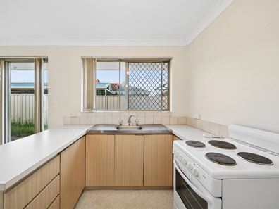 8/25 Quarram Way, Gosnells WA 6110