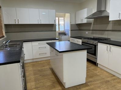 4 Watts Place, Baynton WA 6714
