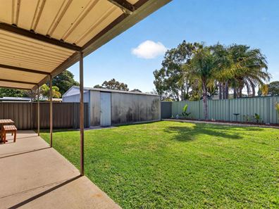 28 Ravenscroft Way, Kelmscott WA 6111