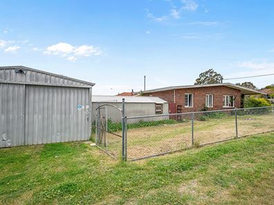 9 Clianthus Way, Koongamia WA 6056