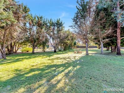 515 Neaves Road, Mariginiup WA 6078