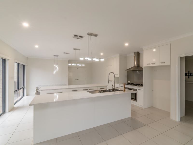 18 Basile Court, Wandina