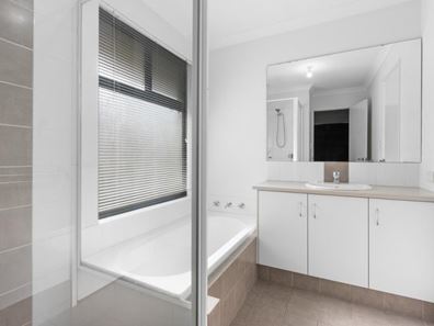 52 Warrilow Loop, Canning Vale WA 6155