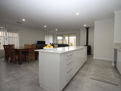 12 Binfield Street, Australind WA 6233