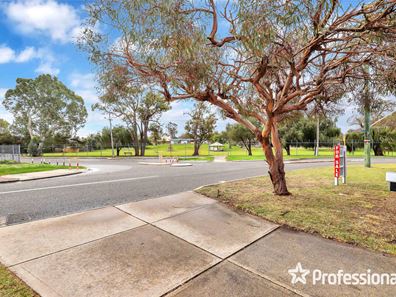 35 Hargrave Drive, Thornlie WA 6108