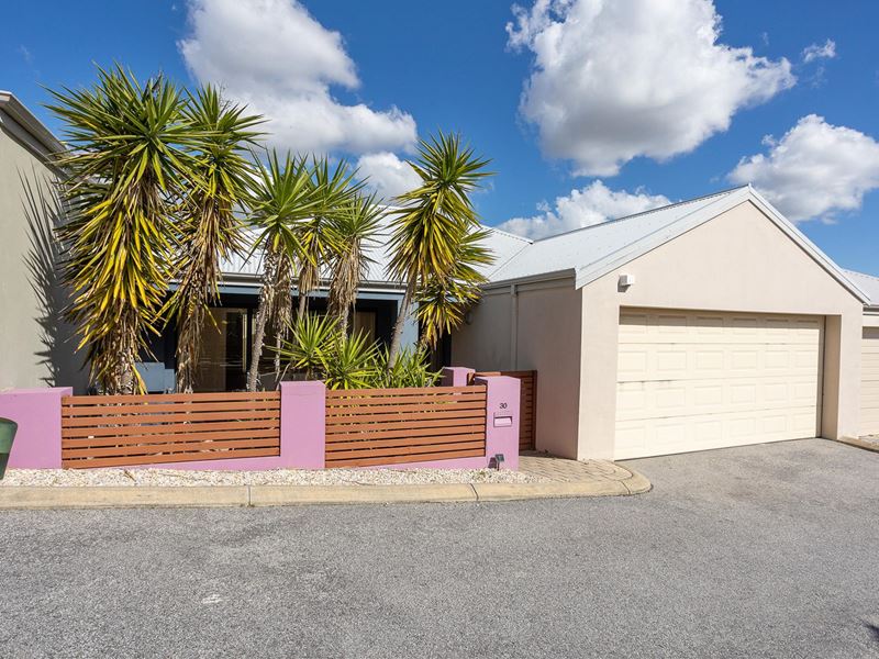 30/11 Serls  Street, Armadale WA 6112