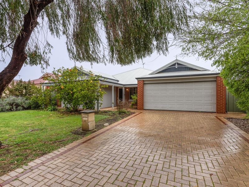 4 Burleigh way, Aubin Grove WA 6164