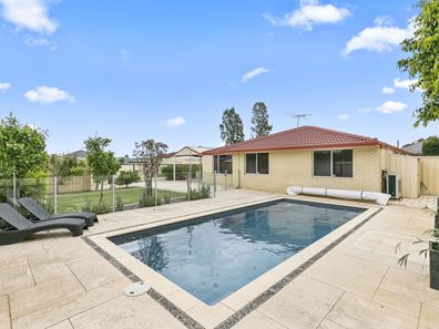 7 Plum Way, Forrestfield WA 6058