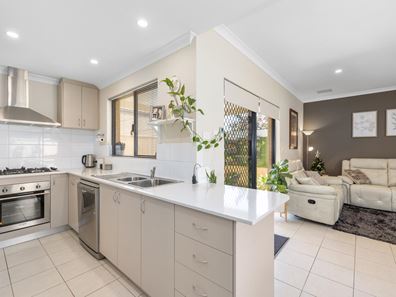 16 Glendalough Loop, Canning Vale WA 6155