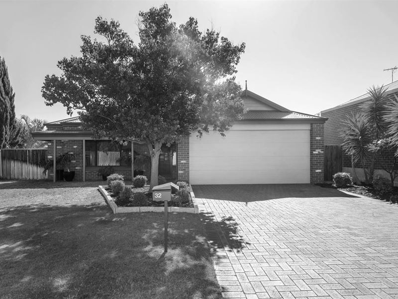 32 Marsdenia Road, Halls Head WA 6210